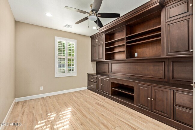 Building Photo - 4322 S Gardenia Dr