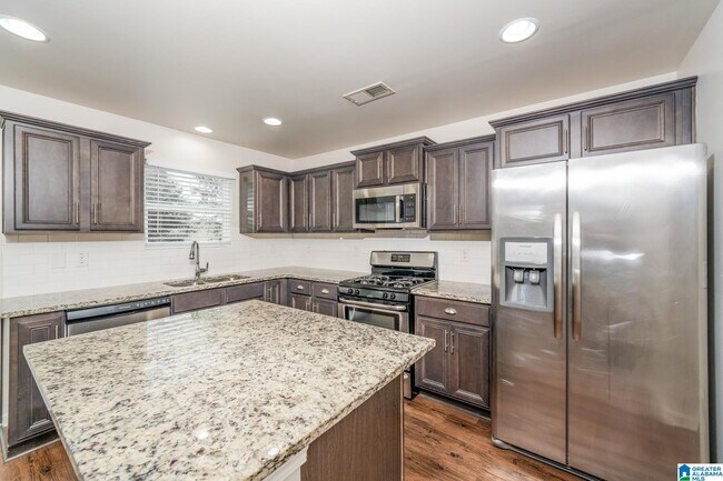 Building Photo - 712 Mallet Way