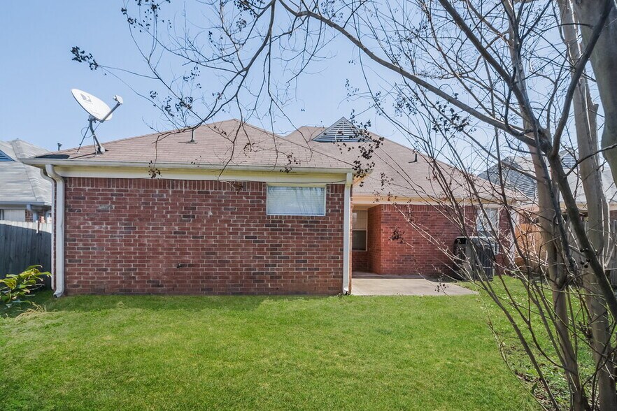 Building Photo - 8207 Cross Point Dr