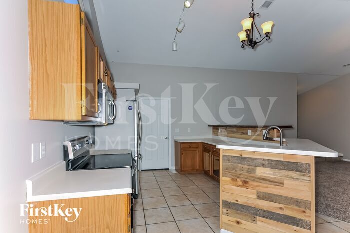 Building Photo - 212 Royallmanor Ln