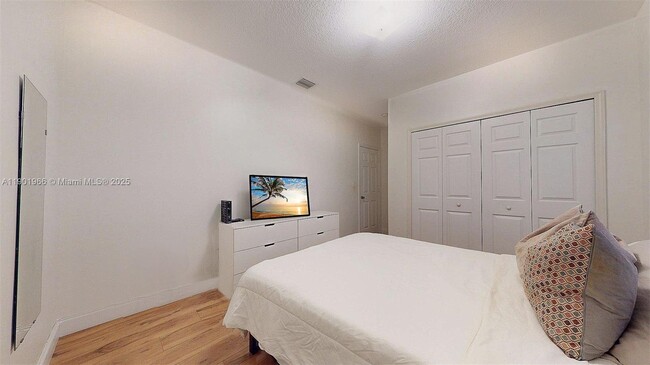 Building Photo - 12567 SW 121st Ave