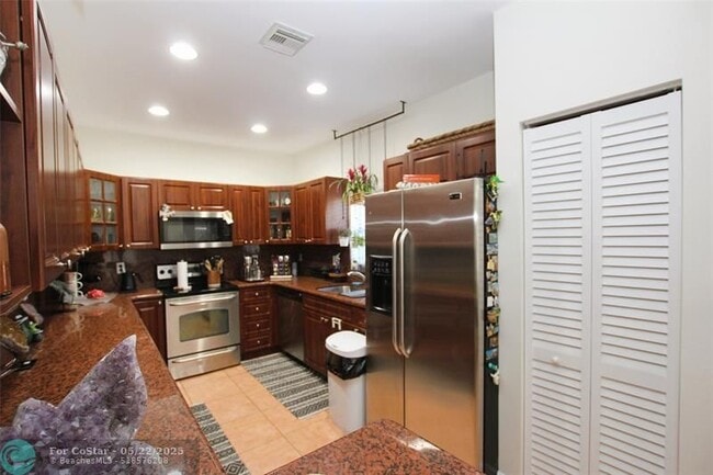 Building Photo - 1305 N 30th Ct