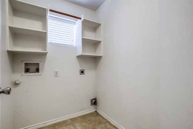 Building Photo - 10091 Summit Run Dr