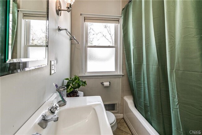 Building Photo - 105 Salem Rd