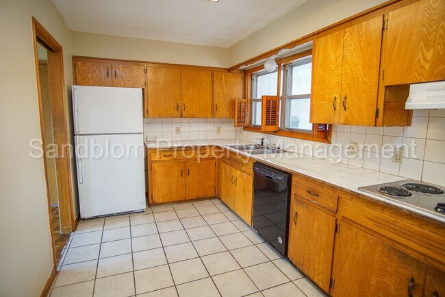 Building Photo - 5344 E 27th St