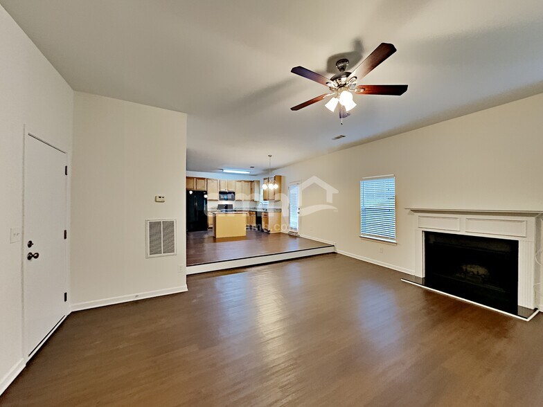 Building Photo - 412 Farmwood Way