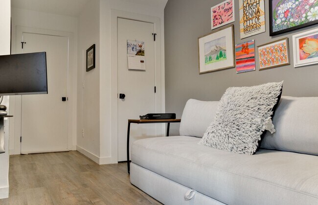 Building Photo - Modern 3 bed/ 2.5 bath townhome in Ballard!