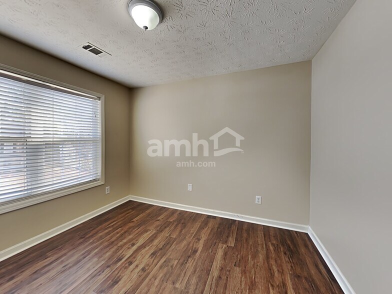 Building Photo - 682 Simon Park Cir