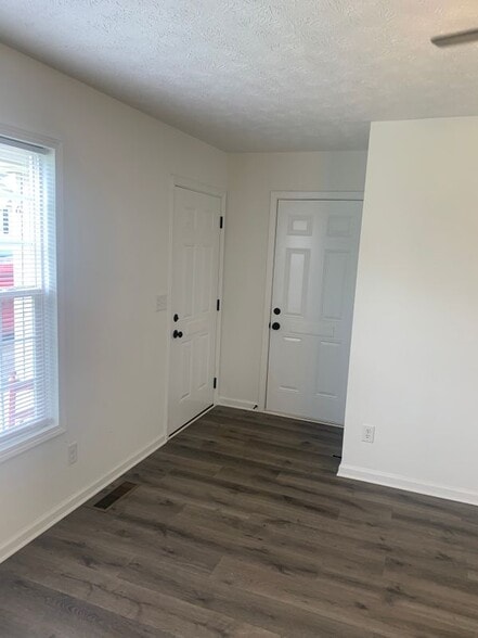 Building Photo - 6 Cross Field Dr