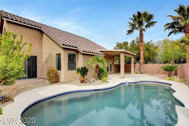 Building Photo - Gorgeous Southern Highlands 3 bedroom + loft and office with a sparkling pool!