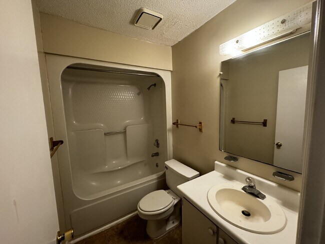 Building Photo - Apartment for Rent