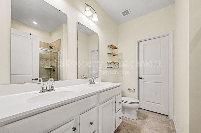Building Photo - 6222 Cleburne Ct