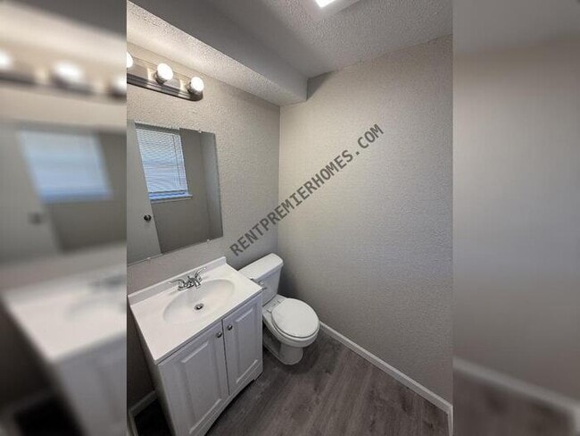 Building Photo - 1425 Marydale Ave