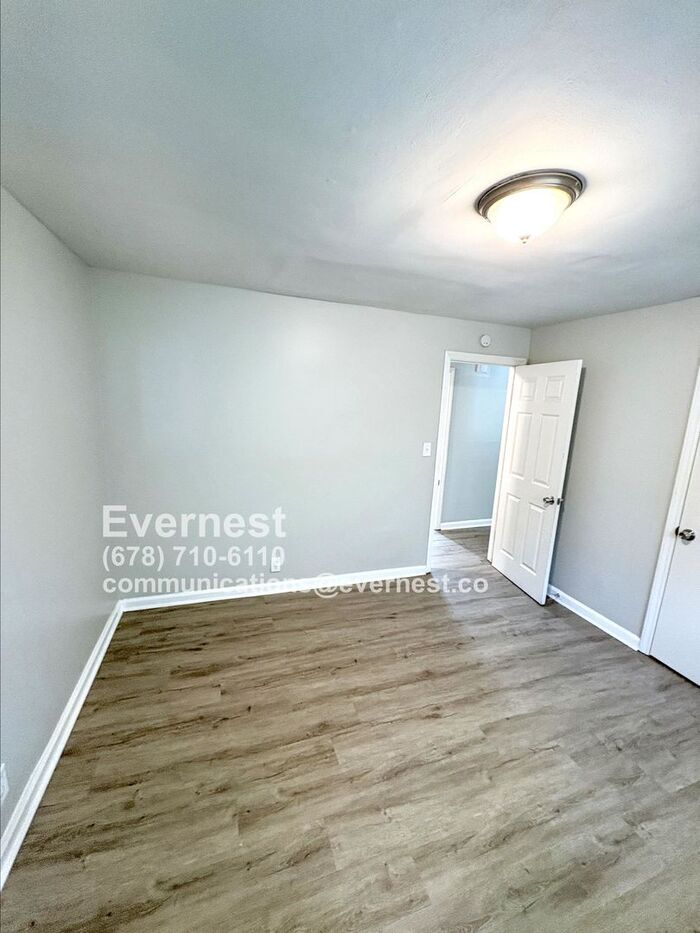 Building Photo - 4402 Davana Dr