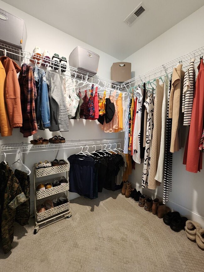 Building Photo - Home Available in Summerhouse on Everett Bay! Showings Coming Soon.