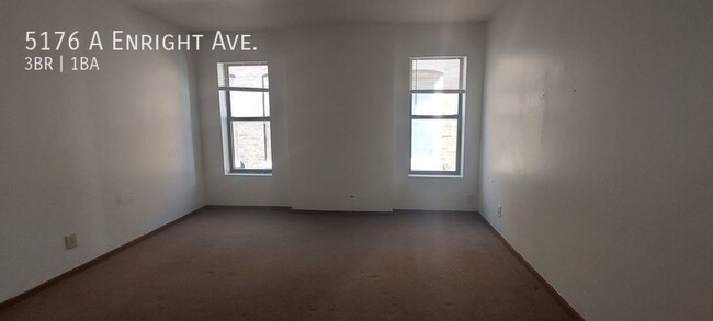 Building Photo - Enormous 2nd Floor Three Bedroom Apartment...