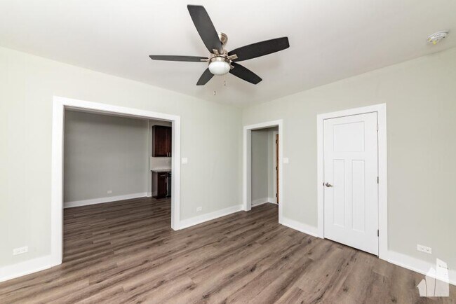Building Photo - 1 bedroom in Highland Park IL 60035