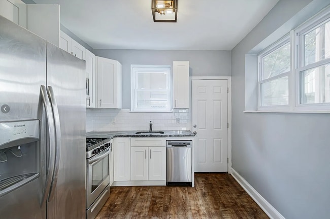 Building Photo - Renovated Grays Ferry Gem with Modern Charm