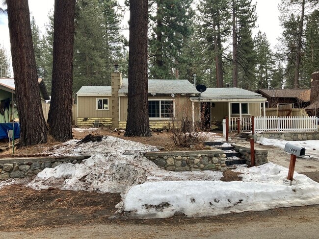 Building Photo - *LONG TERM RENTAL*