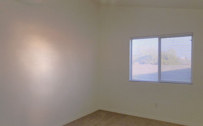 Building Photo - Charming 3+2 home in the heart of Kingman!