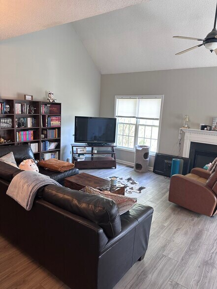 Building Photo - 2437 Appalachian Drive