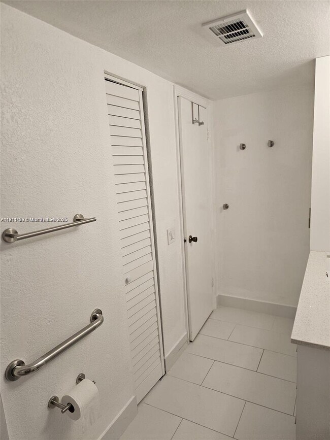 Building Photo - 12510 Vista Isles Dr