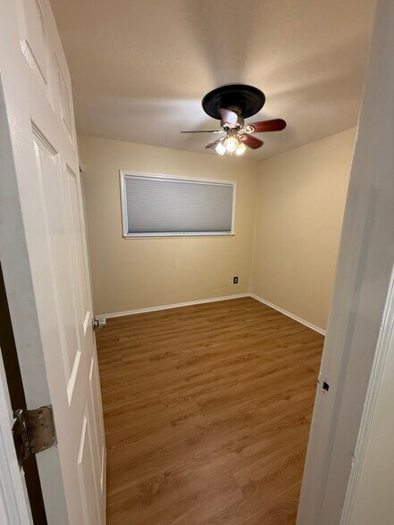 Building Photo - 21122 Annapolis St