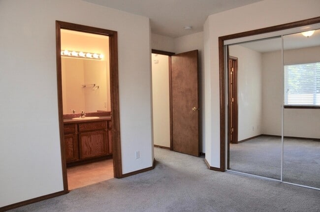 Building Photo - 3 bed 2 bath rancher with A/C