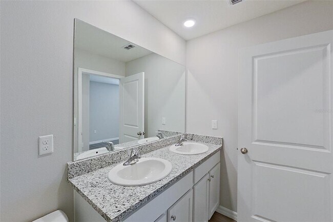 Building Photo - 8704 SW 44th Ct