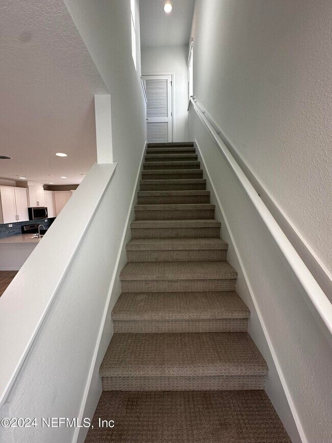 Building Photo - 545 Brandon Lks Dr
