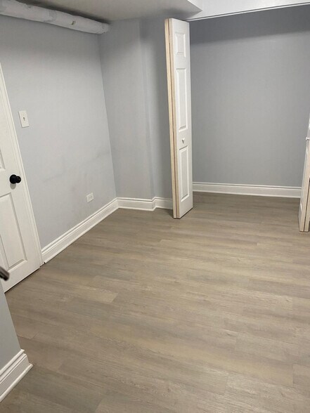 Building Photo - 5428 S Drexel Ave