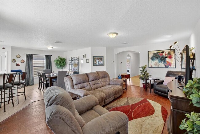 Building Photo - 2133 Geneva Dr