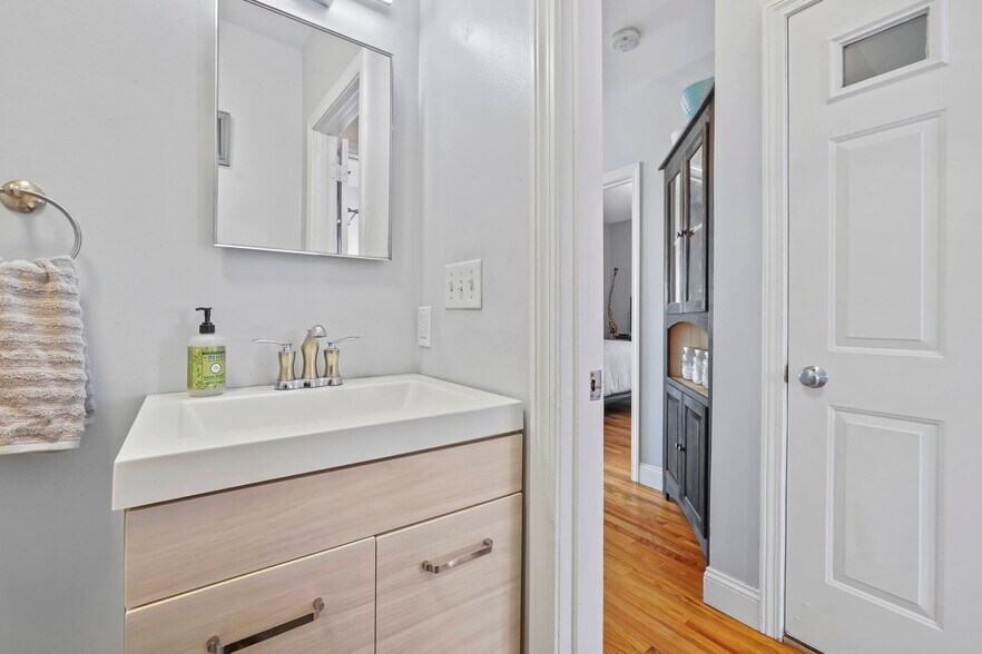 Building Photo - 372 Broadway