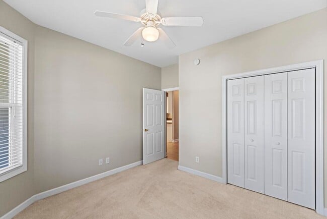 Building Photo - Hampstead Cutie! Backs up to Golf Course!