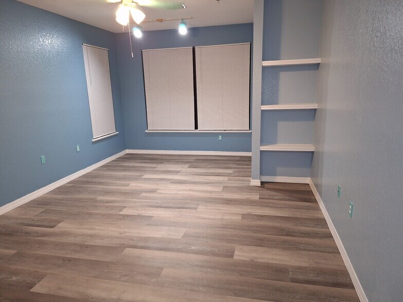 Livingroom - 6137 Metrowest Blvd