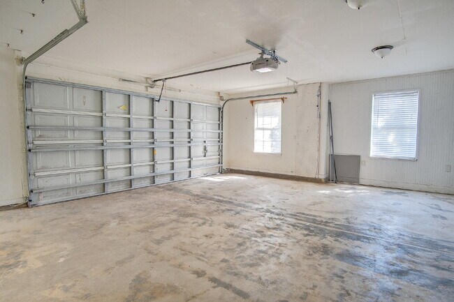 Building Photo - Lakefront Living in Gulf Breeze – Spacious...