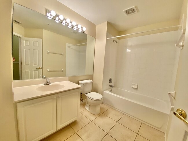 Building Photo - 860 Hampton Cir
