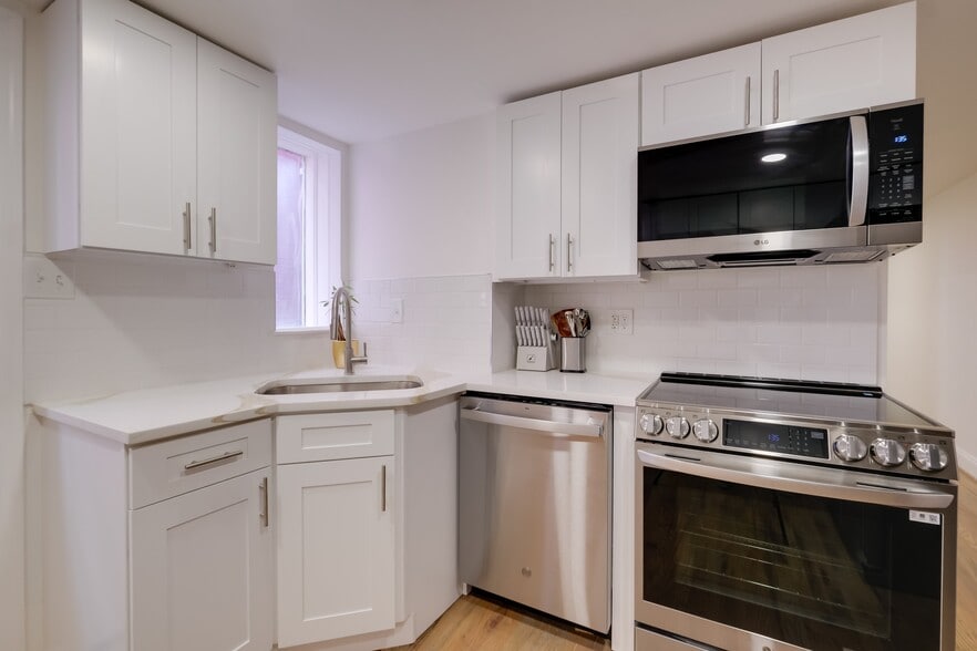 Building Photo - 1427 S St NW