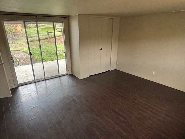 Building Photo - 3-bedroom 1 bath Home in Country Setting