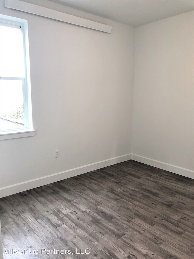 Building Photo - 7510 SE Milwaukie Ave