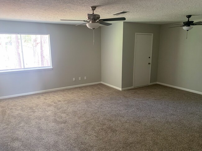 Building Photo - 226 Waters Edge