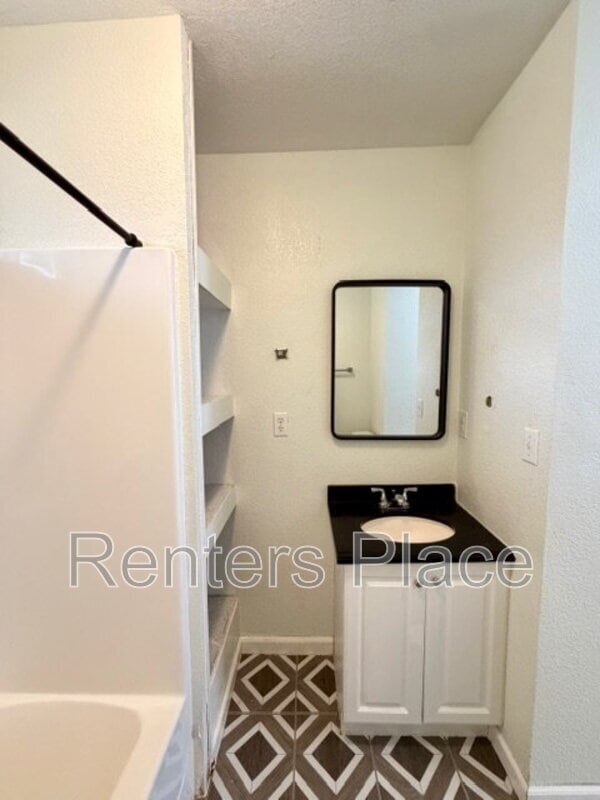 Building Photo - 1231 N Boston Pl