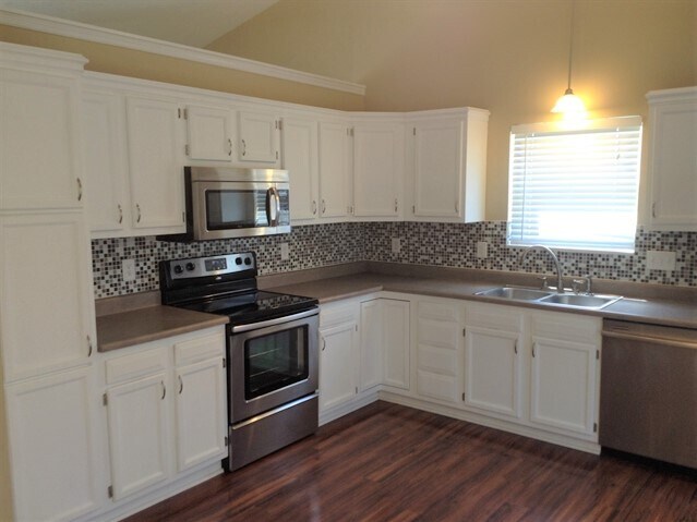 Building Photo - 391 Sherman Dr