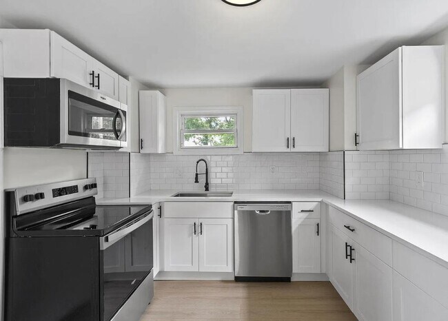 Building Photo - 308 S Highland Ave