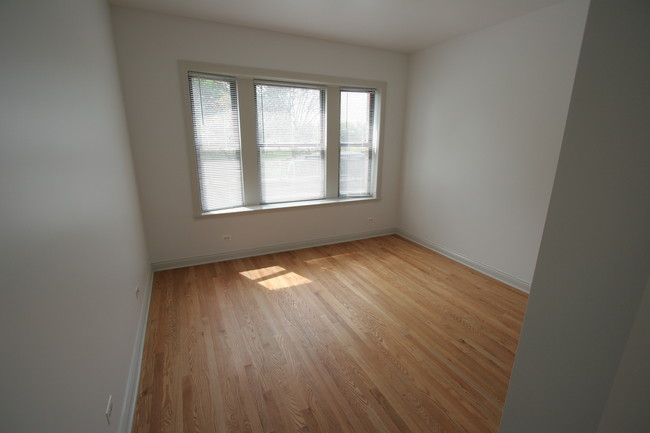 Bedroom - 5355-5361 S. Cottage Grove Avenue