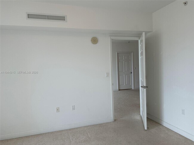 Building Photo - 1755 E Hallandale Beach Blvd