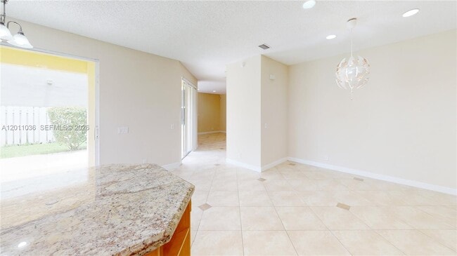 Building Photo - 897 Briar Ridge Rd