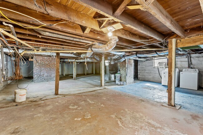 Building Photo - 602 E Jackson St