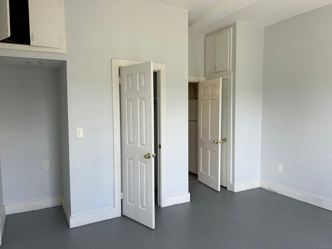 Building Photo - 234 Rainbow Rd