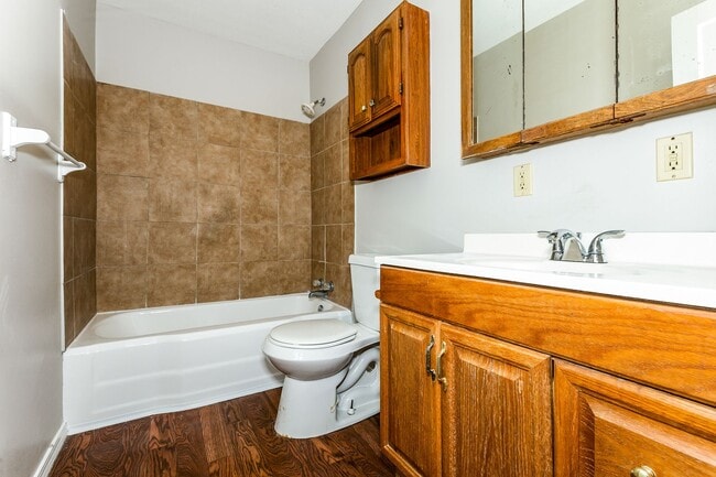 Building Photo - Large 2 Bedroom Home with Den!